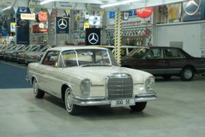 Image 17/50 of Mercedes-Benz 300 SE (1966)