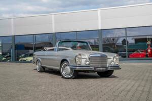 Image 4/30 of Mercedes-Benz 280 SE 3,5 (1969)