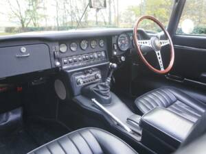 Image 11/18 de Jaguar E-Type (1968)