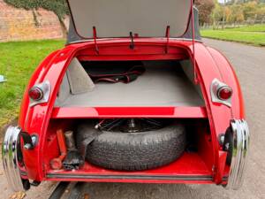 Image 19/22 de Jaguar XK 120 OTS (1954)