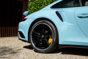 Image 15/48 of Porsche 911 Turbo S Exclusive (2017)
