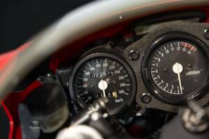 Image 32/42 de Honda RVF 750 (1994)
