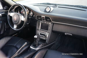 Image 17/26 of Porsche 911 Carrera S (2005)