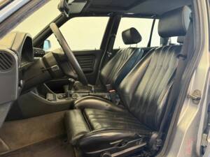 Immagine 30/50 di BMW 325i Touring (1992)