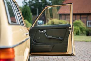 Image 39/53 de Mercedes-Benz 200 T (1982)