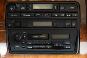 Image 35/50 of Jaguar XJ6 3.2 (1995)