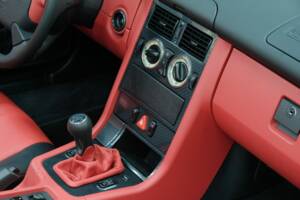 Immagine 32/50 di Mercedes-Benz SLK 230 Kompressor (1998)