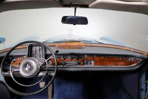 Bild 18/35 von Mercedes-Benz 230 S Universal (1968)
