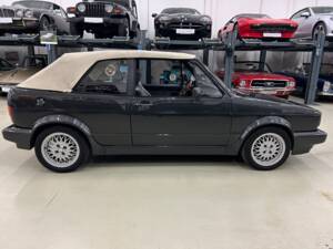 Bild 22/35 von Volkswagen Golf I Cabrio 1.8 (1990)