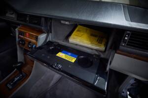 Image 63/100 of Mercedes-Benz 230 TE (1990)