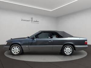 Imagen 2/24 de Mercedes-Benz E 220 (1993)