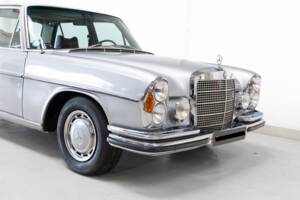 Image 2/27 of Mercedes-Benz 280 SEL 4,5 (1972)