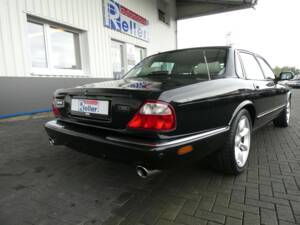 Image 21/21 of Jaguar XJR 4.0 (2001)