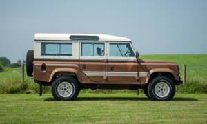 Image 2/33 of Land Rover Defender 110 (1983)