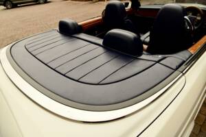 Image 21/50 of Bentley Azure (2009)