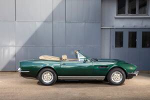 Image 7/20 of Aston Martin V8 (1981)