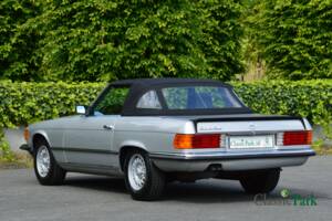 Image 7/50 de Mercedes-Benz 500 SL (1985)