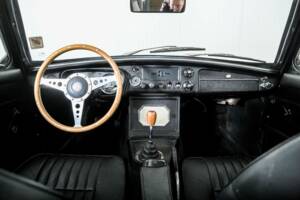 Image 7/50 of MG MGB GT (1967)