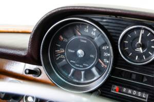 Image 19/27 of Mercedes-Benz 280 SEL 4,5 (1972)