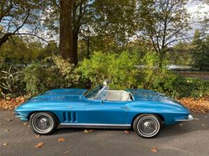 Bild 23/50 von Chevrolet Corvette Sting Ray Convertible (1966)