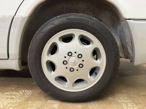 Image 15/20 of Mercedes-Benz 250 D Turbo (1991)