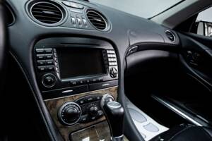 Image 26/36 of Mercedes-Benz SL 500 (2006)