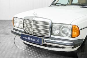 Image 18/50 of Mercedes-Benz 300 D (1980)