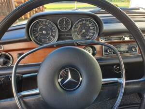 Image 14/73 of Mercedes-Benz 280 SE (1971)