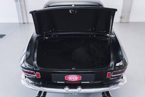 Image 73/100 of Ferrari 330 GT 2+2 (1965)