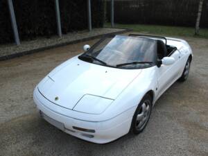 Image 6/8 of Lotus Elan SE (1990)