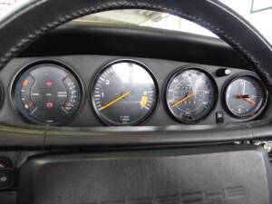 Bild 19/33 von Porsche 911 Carrera 3.2 (1985)