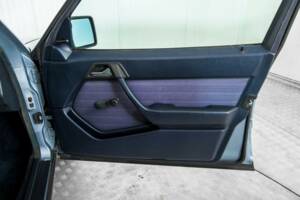 Bild 30/50 von Mercedes-Benz 230 E (1985)