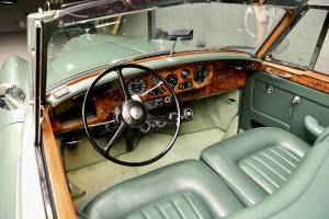 Image 33/50 de Bentley S3 Mulliner Park Ward DHC (1963)