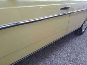 Bild 48/49 von Mercedes-Benz 200 (1979)