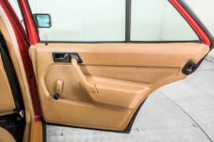 Obraz 35/50 pojazdu Mercedes-Benz 190 D (1986)