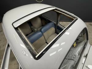 Bild 47/50 von Peugeot 203 C (1960)