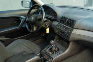 Image 13/41 of BMW 318i (2004)