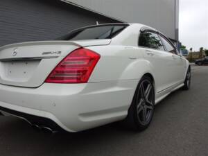 Image 26/99 of Mercedes-Benz S 65 AMG L (2006)