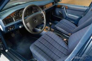 Imagen 2/19 de Mercedes-Benz 190 D (1990)