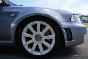 Image 29/52 of Audi RS4 Avant (2001)