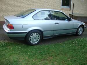 Afbeelding 5/39 van BMW 316i (1993)