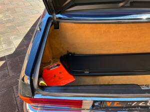 Image 16/51 of Mercedes-Benz 380 SL (1983)