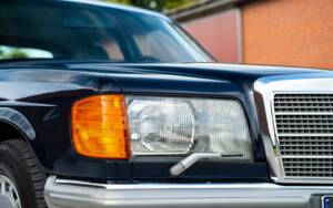Image 18/72 de Mercedes-Benz 500 SEL (1984)