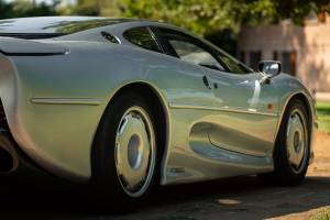 Image 26/50 of Jaguar XJ 220 (1993)