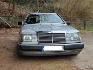 Bild 2/9 von Mercedes-Benz 230 CE (1988)
