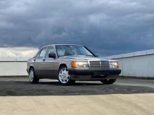 Image 2/12 de Mercedes-Benz 190 E 2.6 (1988)
