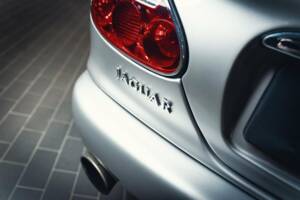 Image 13/15 of Jaguar XKR "Silverstone" (2000)