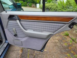 Afbeelding 44/54 van Mercedes-Benz 200 E (1992)