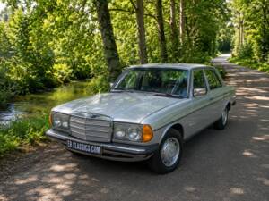 Bild 1/8 von Mercedes-Benz 250 (1978)