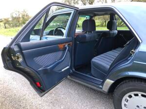 Bild 15/26 von Mercedes-Benz 280 SE (1983)
